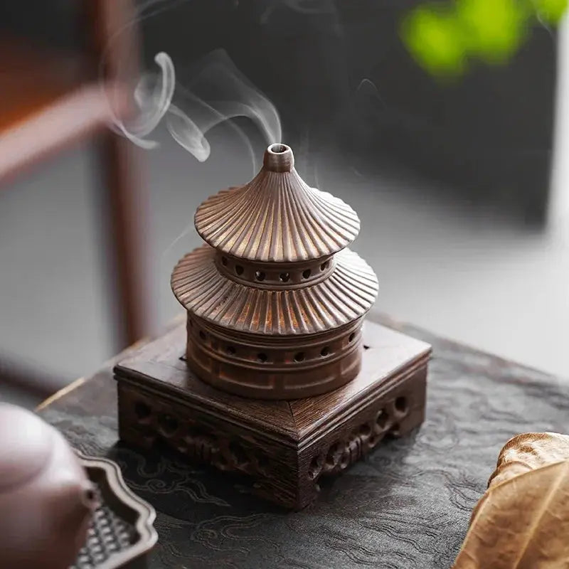 Brûleur d’Encens Pagode en Céramique, Sérénité & Élégance