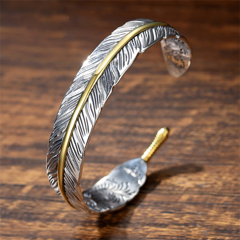 Bracelet Manchette en Cuivre Sculpté, Motif Plumes Ajustable