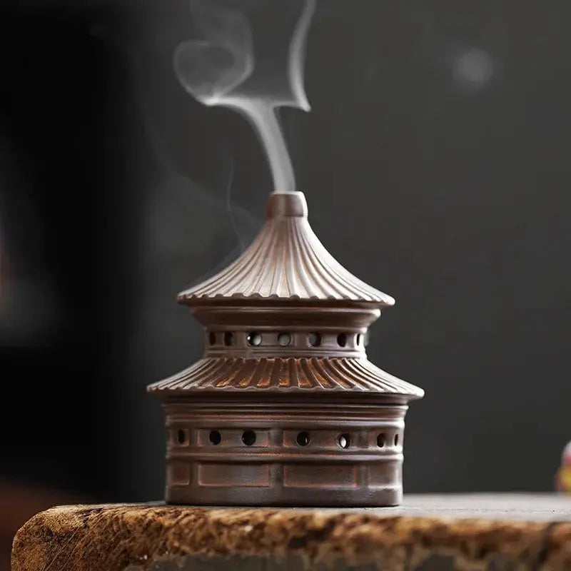 Brûleur d’Encens Pagode en Céramique, Sérénité & Élégance