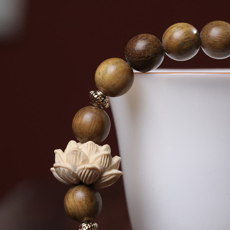 Bracelet Lotus en Bois de Santal Vert – Sérénité & Ancrage Naturel