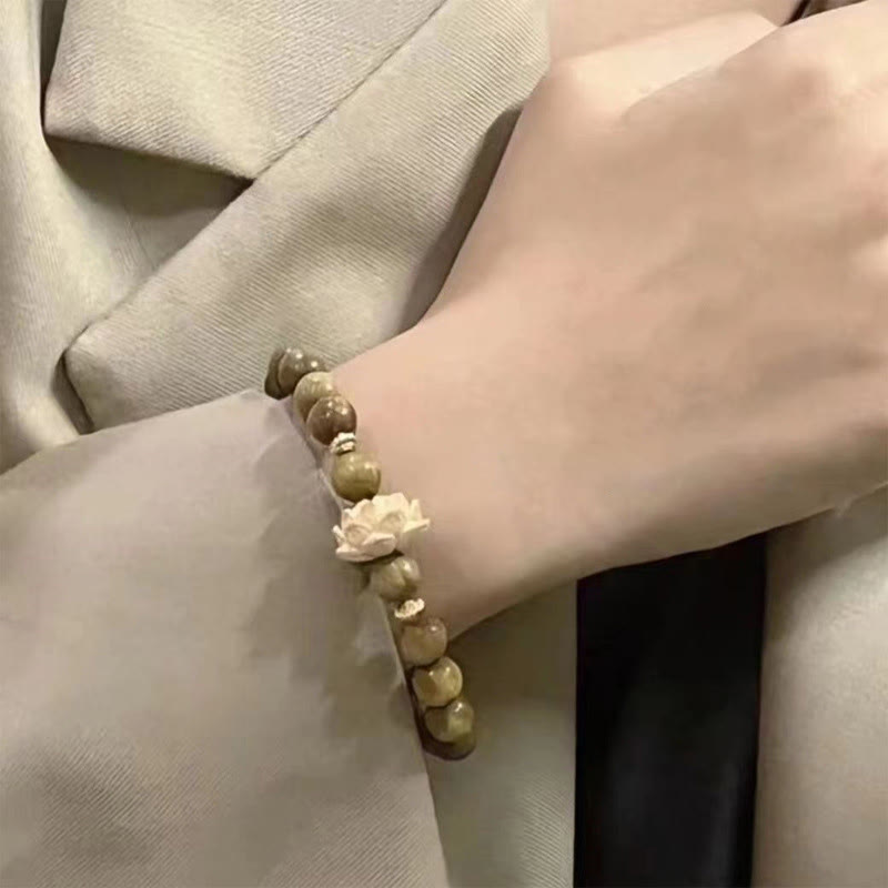Bracelet Lotus en Bois de Santal Vert – Sérénité & Ancrage Naturel