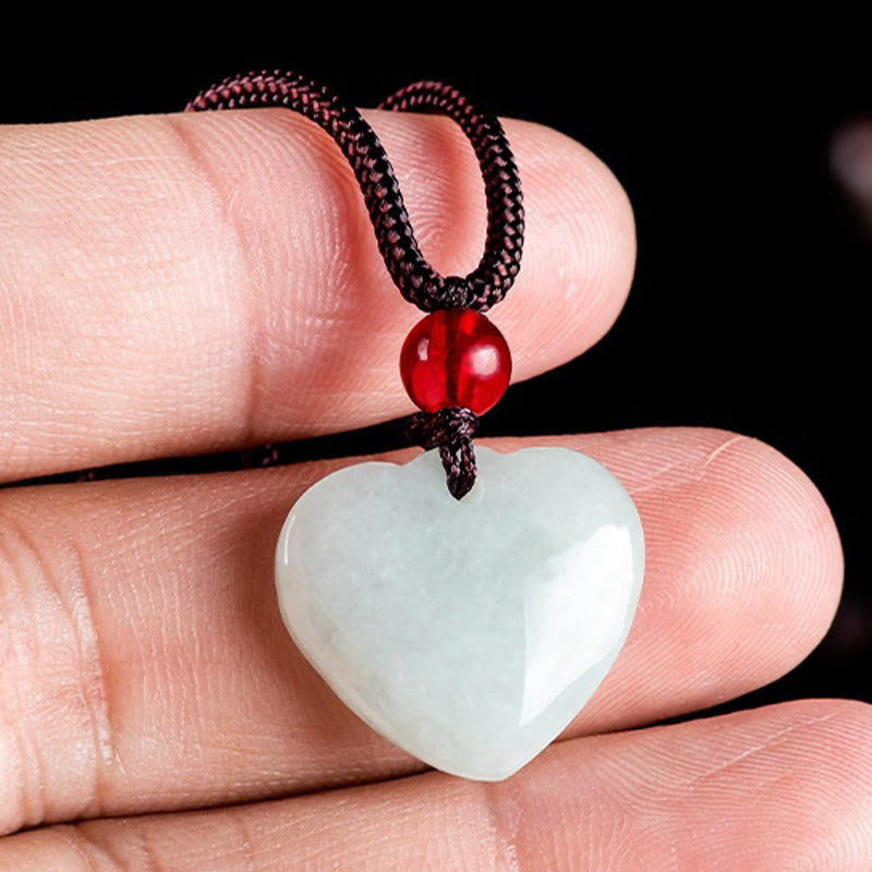 Pendentif Cœur en Jade Naturel, Symbole de Prospérité et d’Harmonie