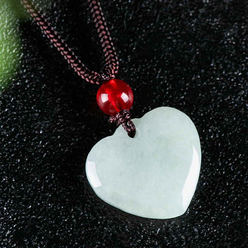 Pendentif Cœur en Jade Naturel, Symbole de Prospérité et d’Harmonie