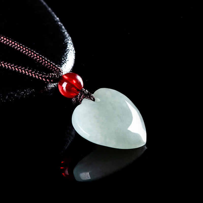 Pendentif Cœur en Jade Naturel, Symbole de Prospérité et d’Harmonie