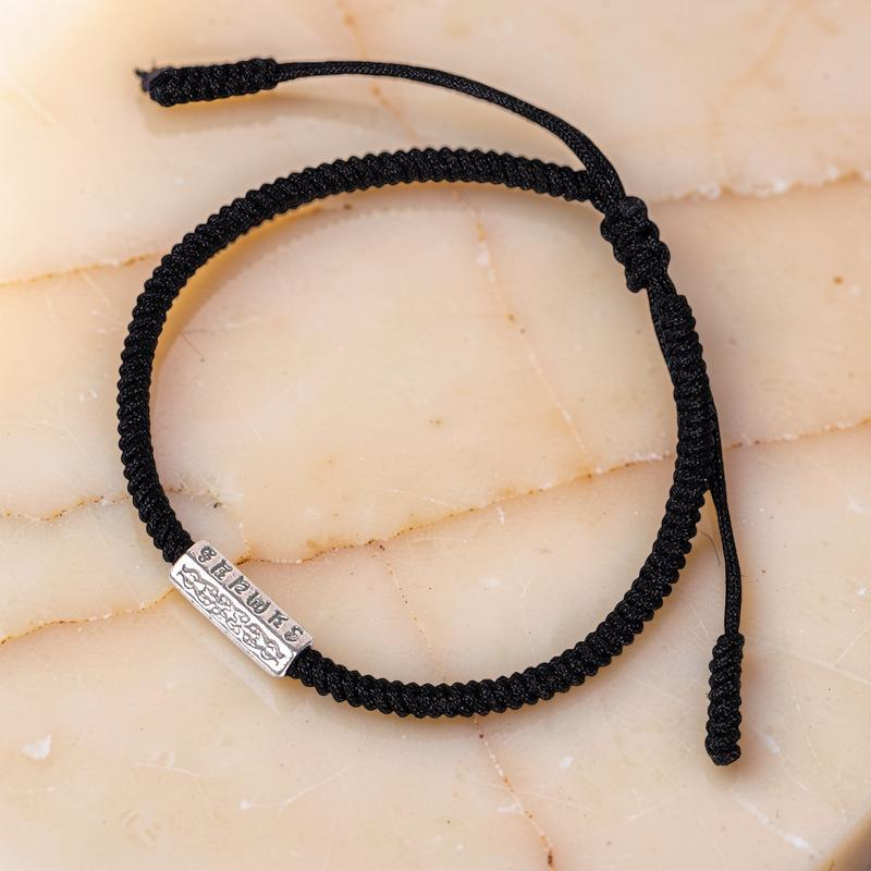 Bracelet Six Mantras Fil Rouge – Harmonie et Créativité