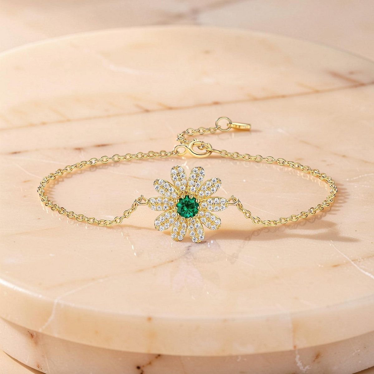 Bracelet Émeraude – Fleur Éclatante, Argent Plaqué Or 18K