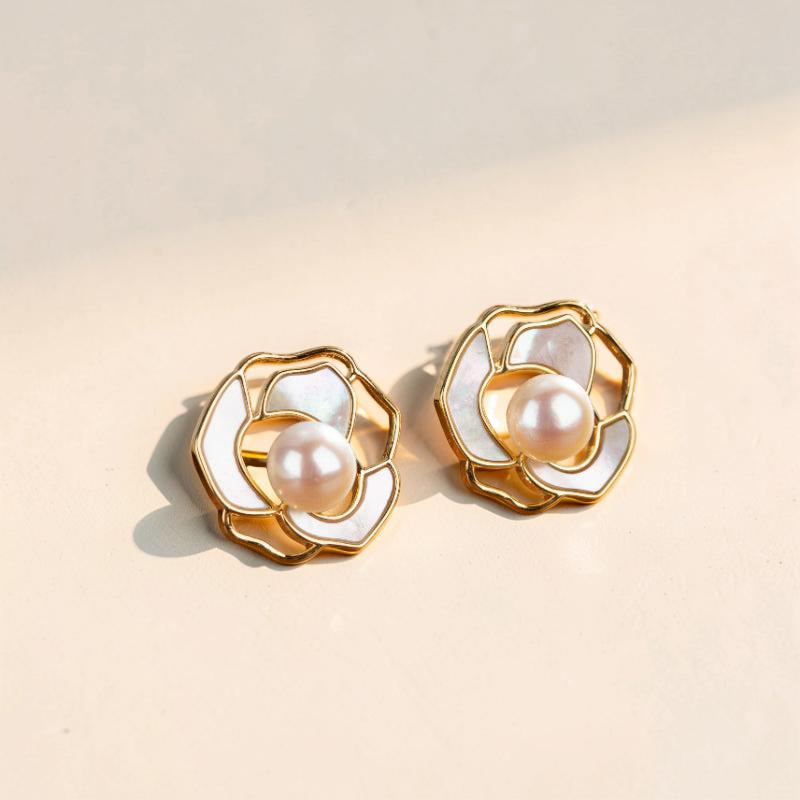 Boucles d'Oreilles Perle – Caresse Florale, Plaqué Or