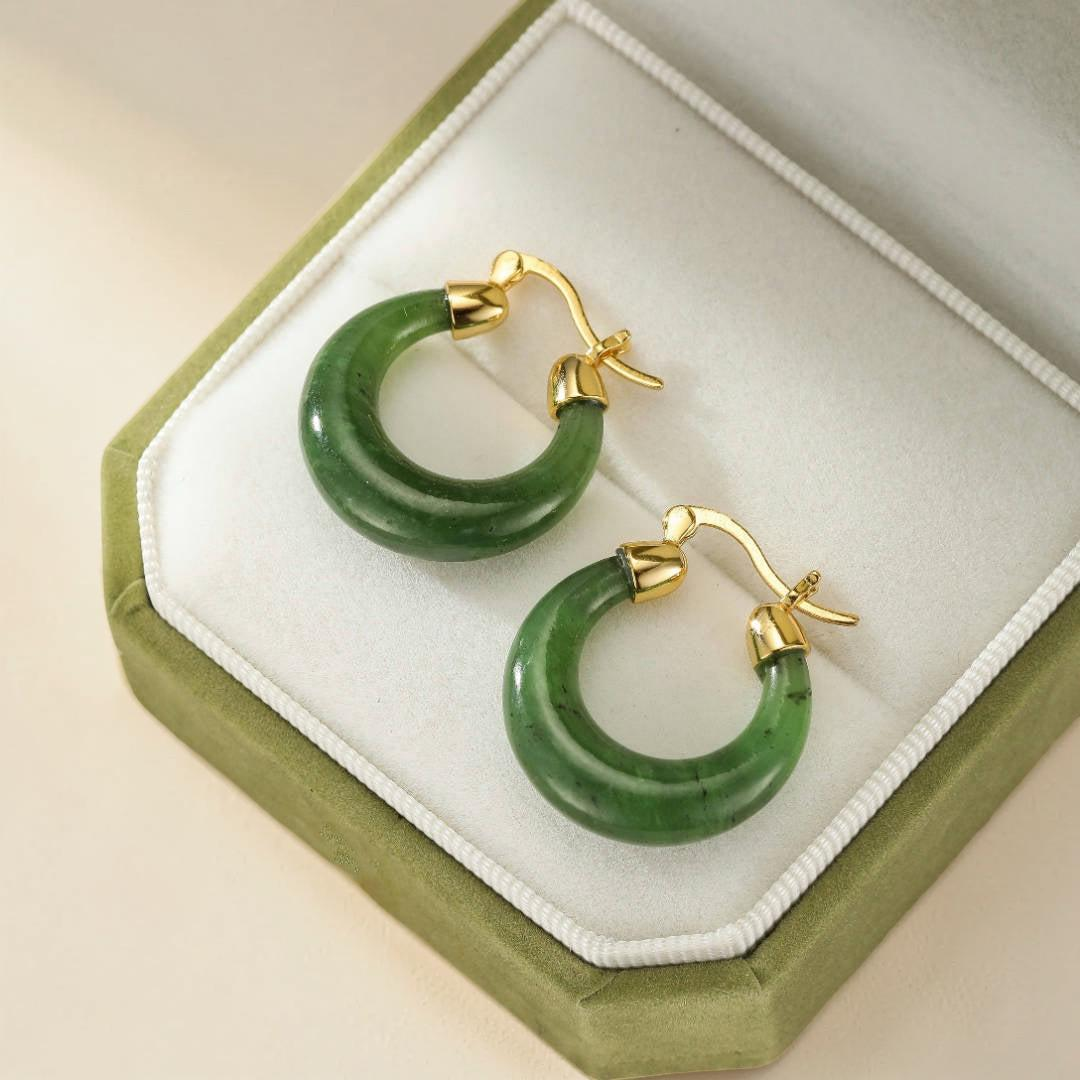Boucles d'Oreilles Créoles Jade – Sérénité, Argent Plaqué Or