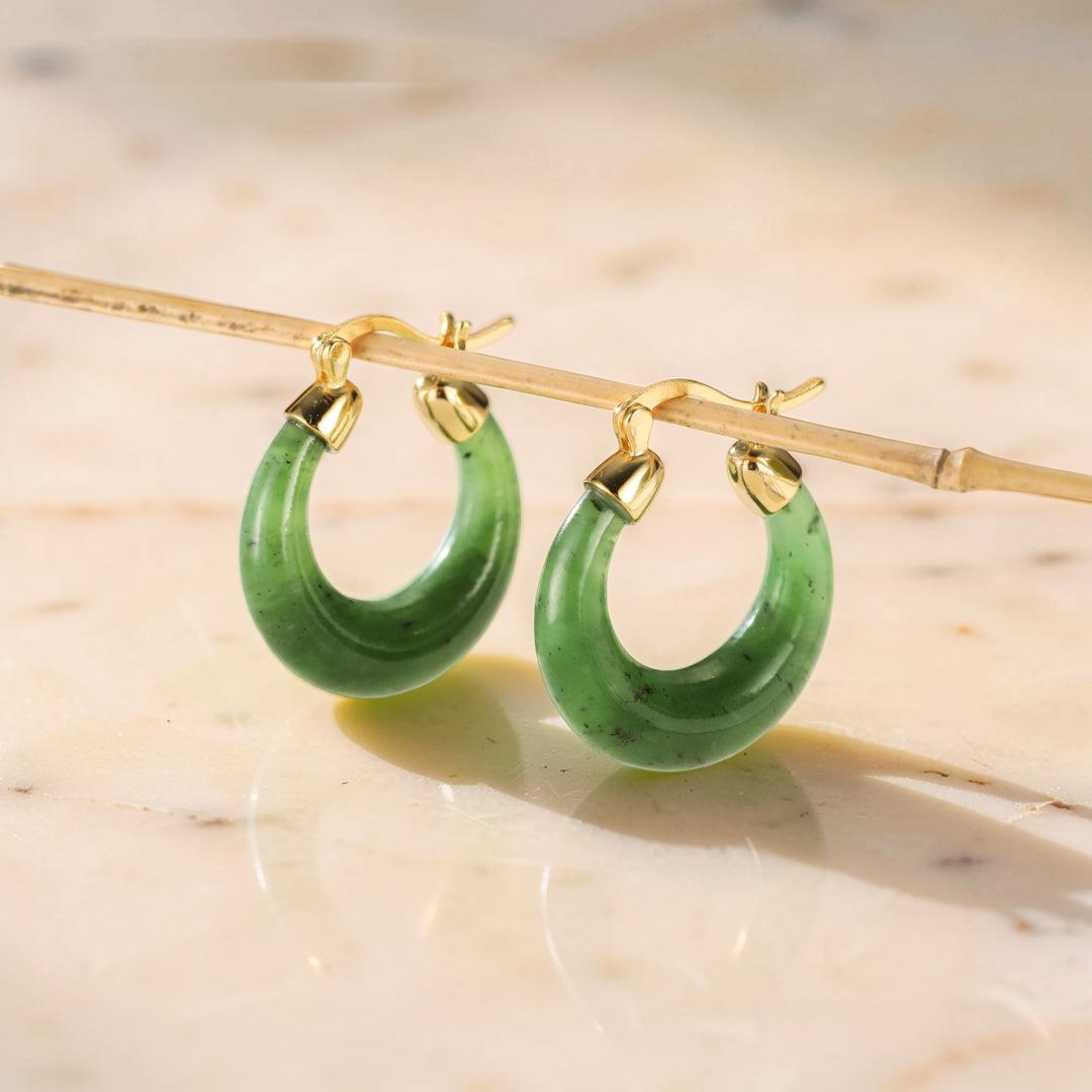 Boucles d'Oreilles Créoles Jade – Sérénité, Argent Plaqué Or