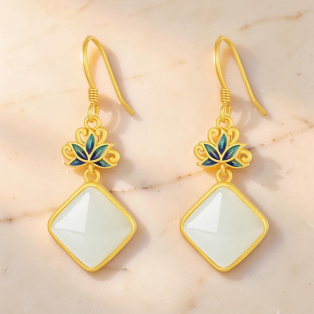 Boucles d'Oreilles Jade Blanc – Éveil Lotus Bleu, Argent Plaqué Or