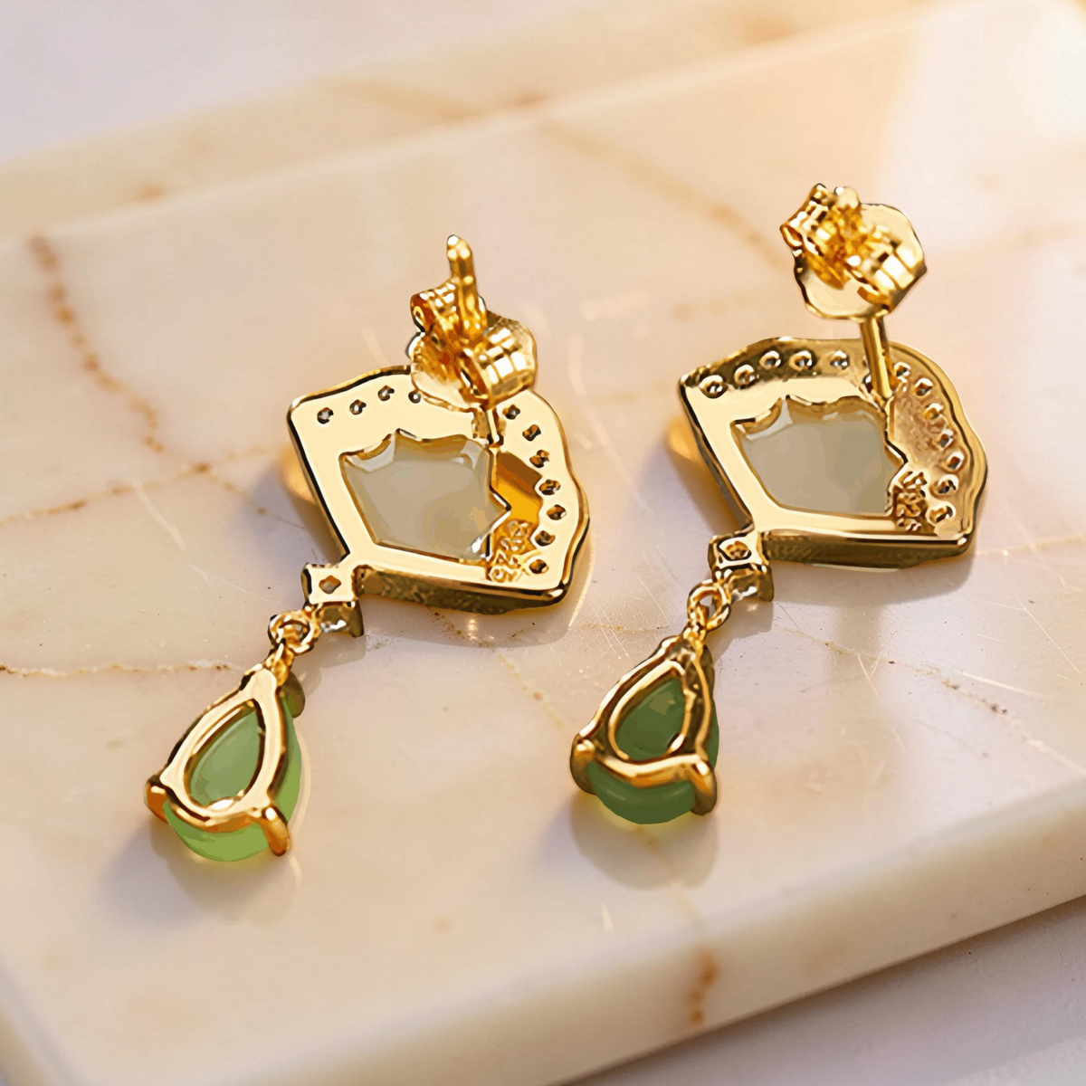 Boucles d'Oreilles Jade – Cœur de Nacre, Argent Plaqué Or
