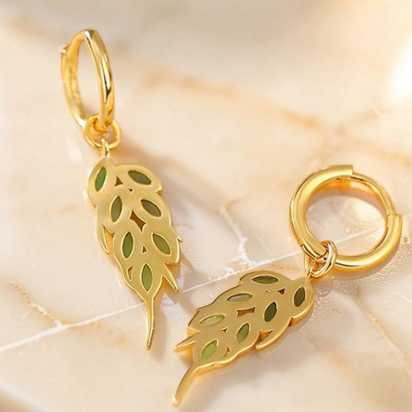 Boucles d'Oreilles Jade – Feuilles de Sérénité, Argent Plaqué Or