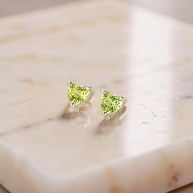 Boucles d'Oreilles Péridot – Cœur Verdoyant, Argent