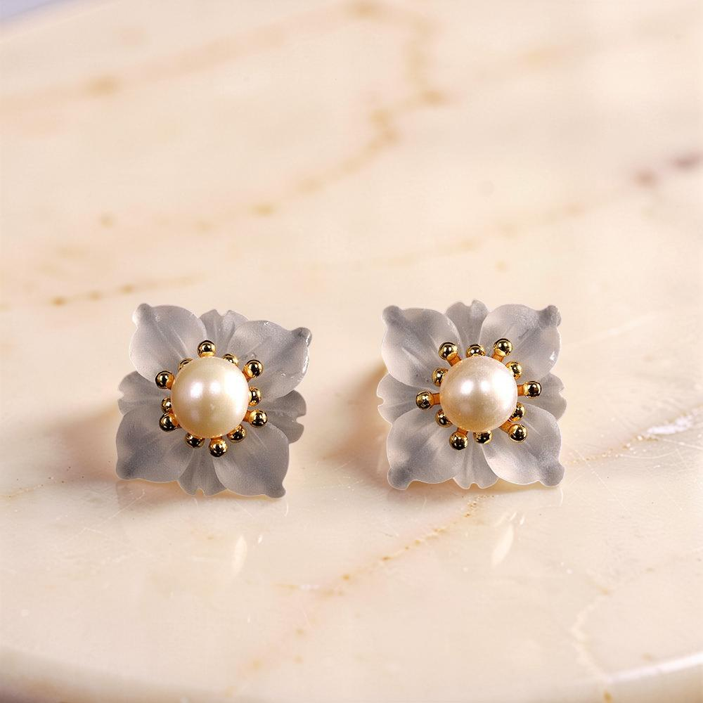 Boucles d'Oreilles Quartz Clair et Perle – Floraison Tranquille, Argent Plaqué Or