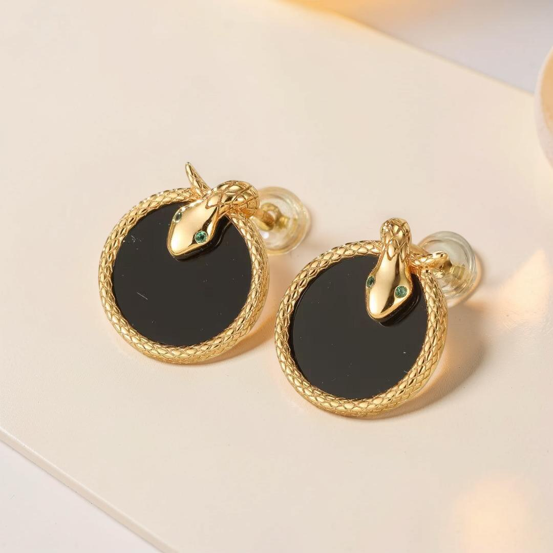 Boucles d'Oreilles Serpent – Élégance et Autorité, Argent Plaqué Or