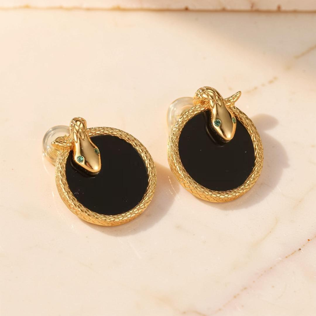 Boucles d'Oreilles Serpent – Élégance et Autorité, Argent Plaqué Or