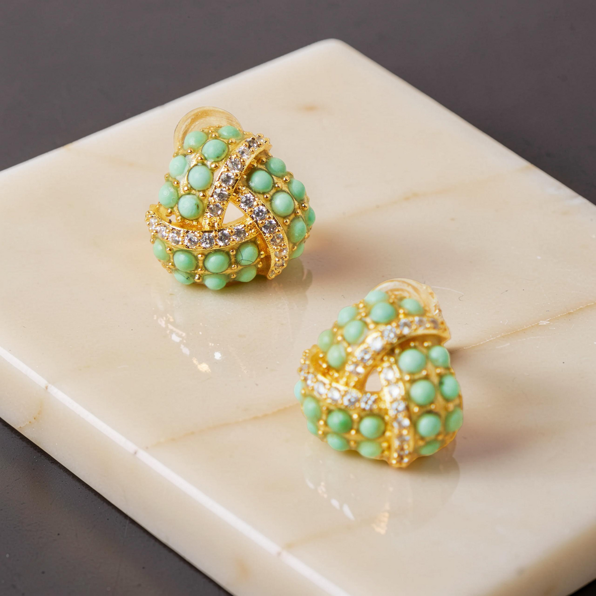 Boucles d'Oreilles Turquoise – Triangle Torsade, Argent Plaqué Or