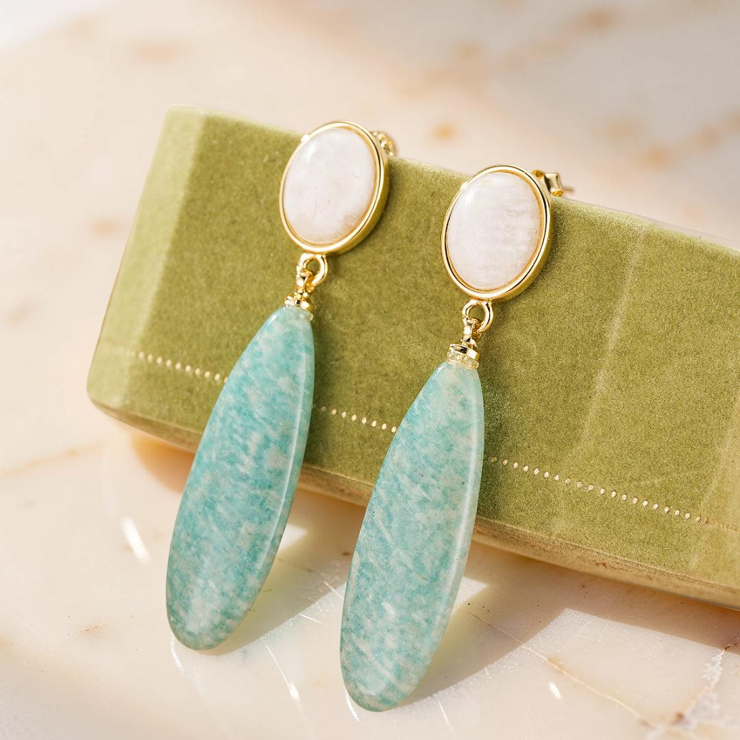 Boucles d’Oreilles Amazonite et Pierre de Lune – Élégance Nocturne
