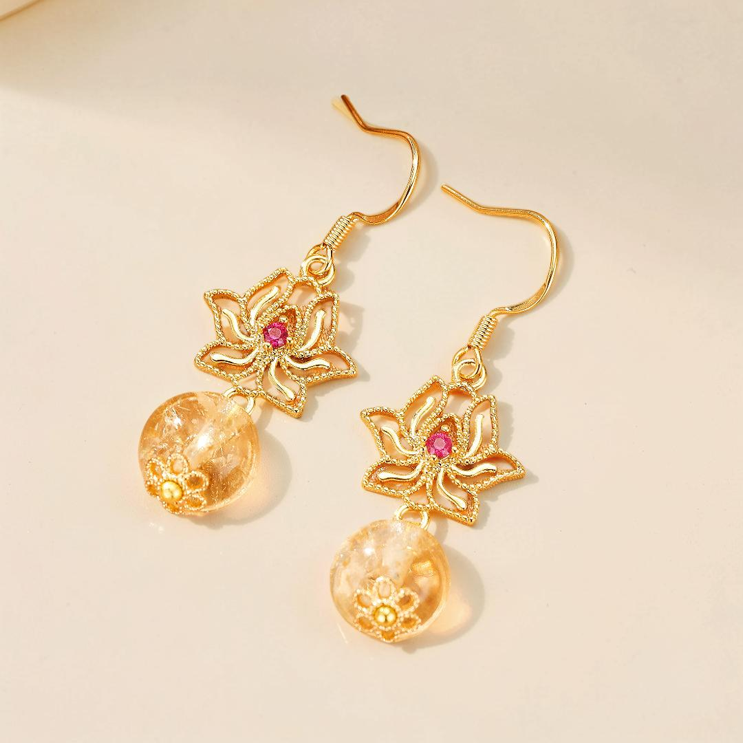 Boucles d’Oreilles Citrine et Lotus – Harmonie Dorée, Argent Plaqué Or