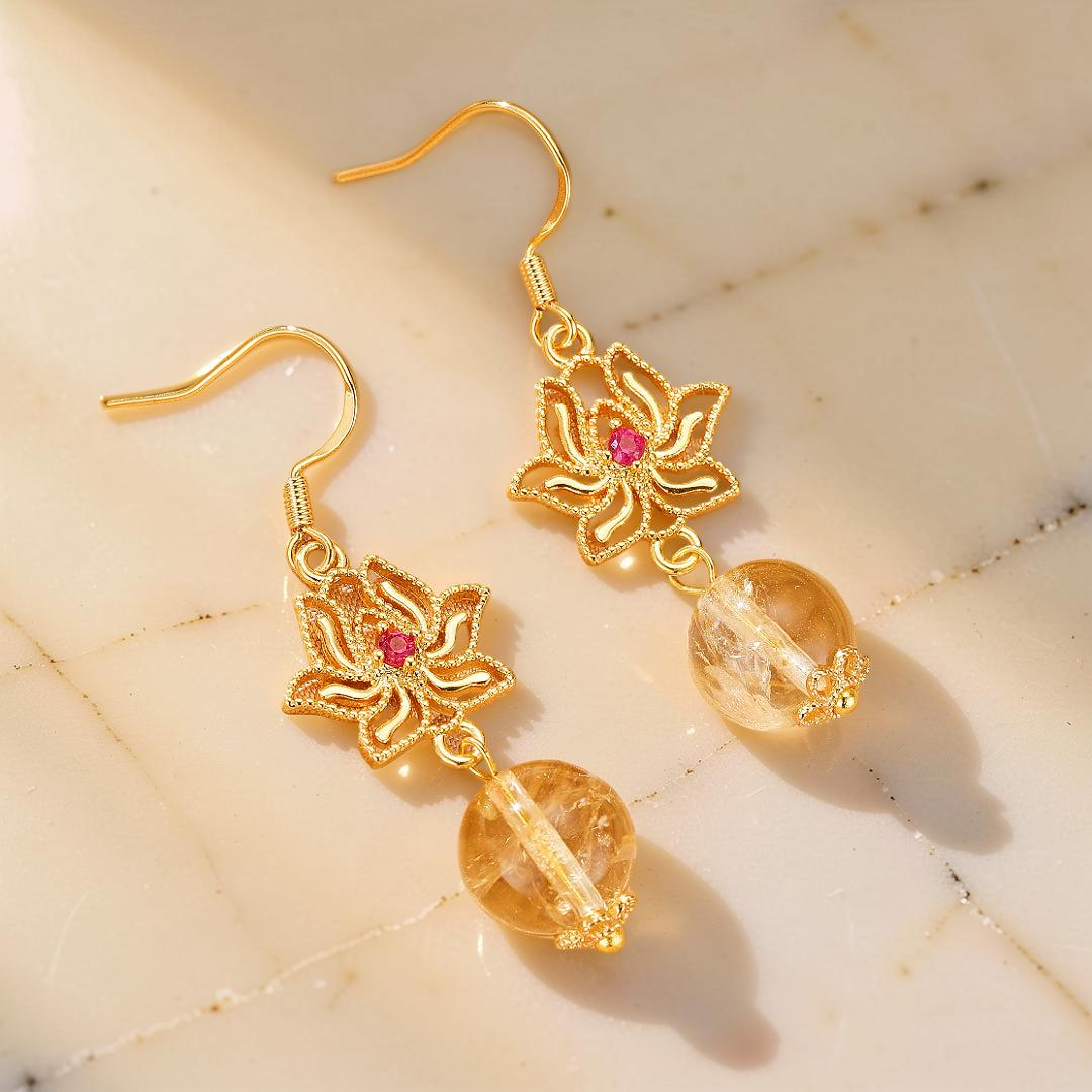 Boucles d’Oreilles Citrine et Lotus – Harmonie Dorée, Argent Plaqué Or