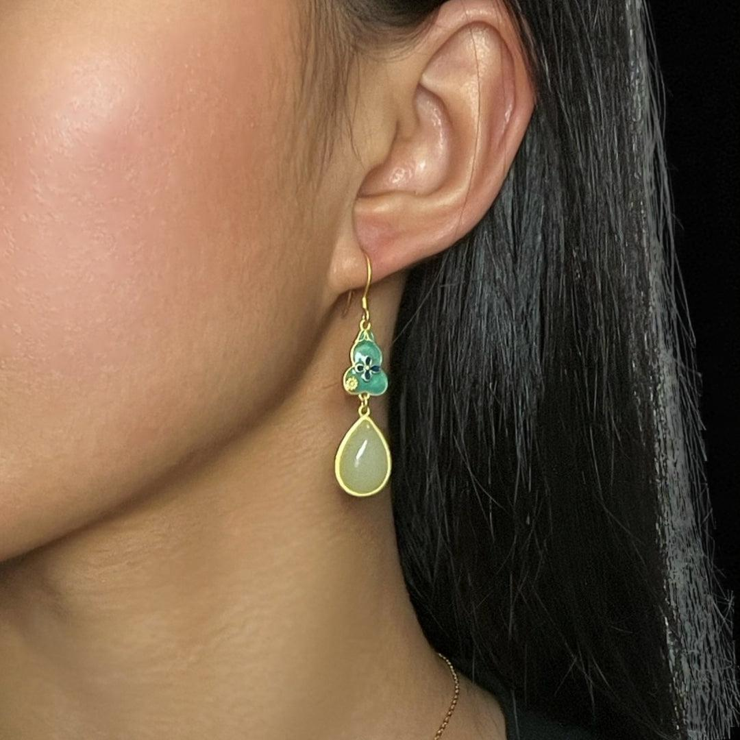Boucles d'Oreilles Jade – Goutte de Chance, Argent Plaqué Or