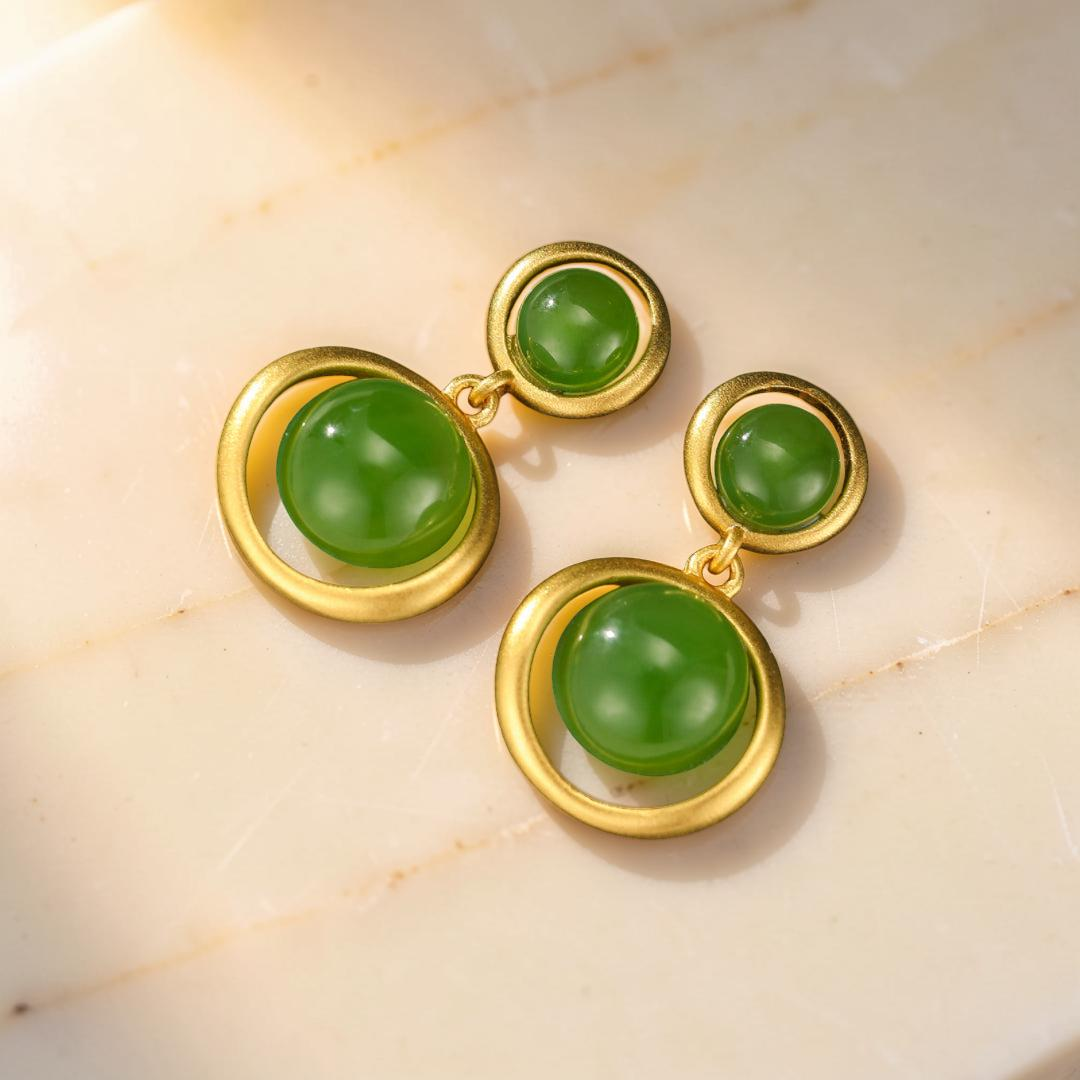 Boucles d’Oreilles Jade – Soleil Intérieur, Argent Plaqué Or