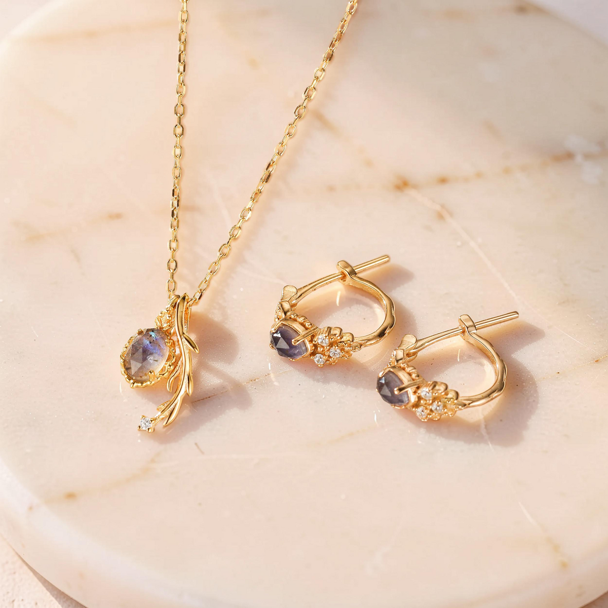 Boucles d'Oreilles Labradorite et Cordiérite – Apaisement, Argent Plaqué Or