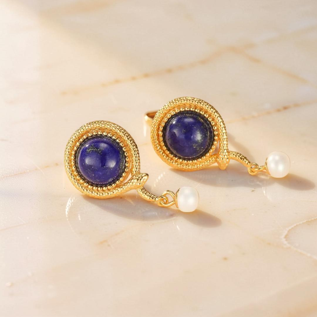 Boucles d’Oreilles Lapis Lazuli Serpent – Perle Lumineuse, Argent Plaqué Or