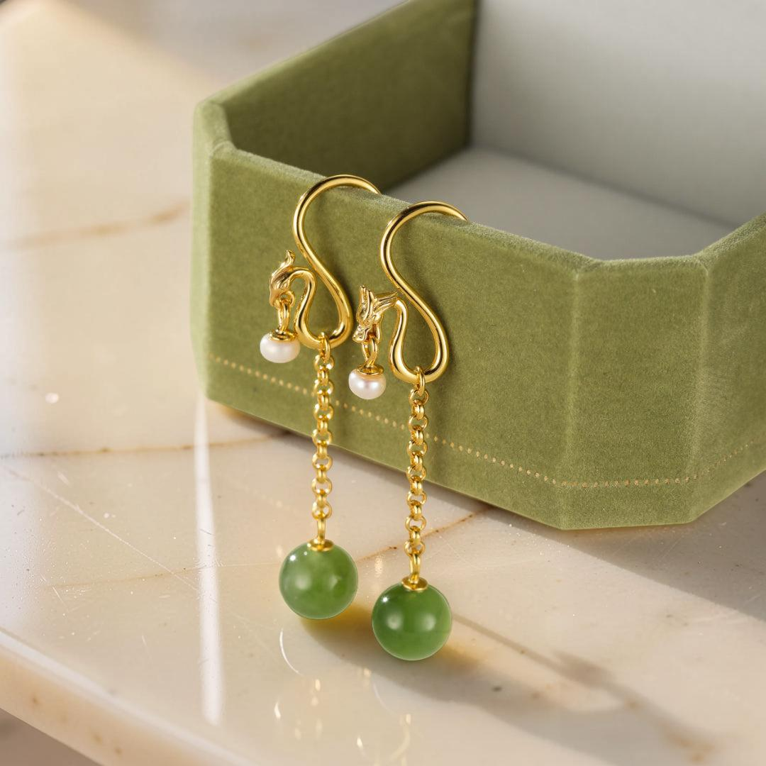 Boucles d'Oreilles Pendantes Jade et Perle – Harmonie, Argent Plaqué Or