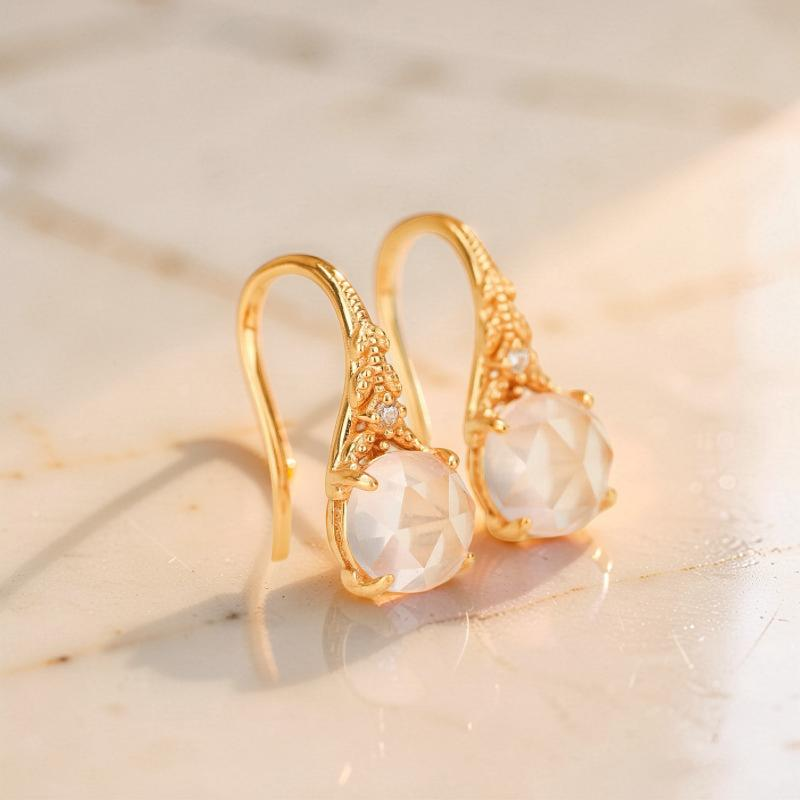 Boucles d'Oreilles Quartz Rose – Éclat Floral, Argent Plaqué Or