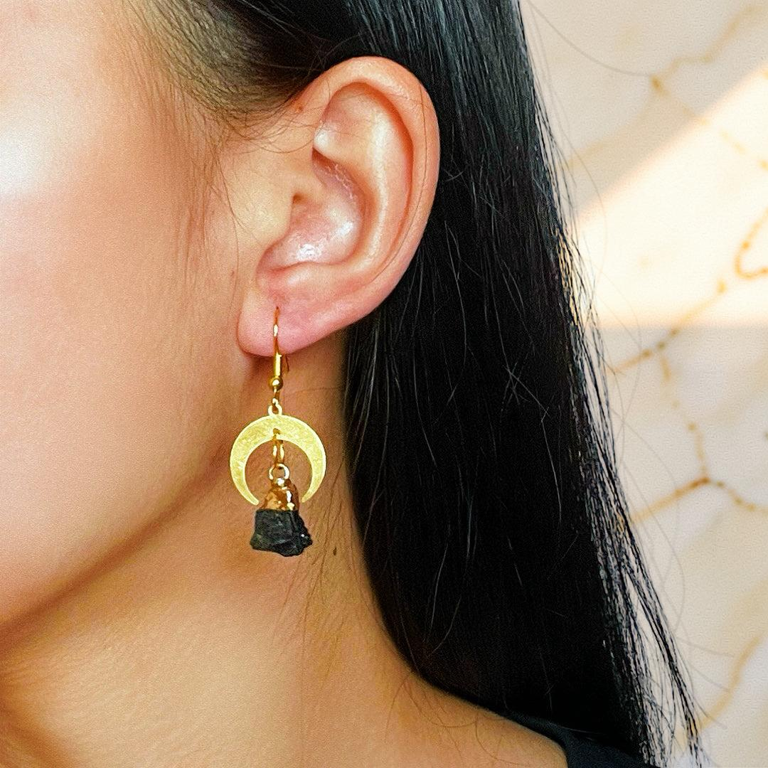 Boucles d’Oreilles Tourmaline Noire – Lune Sombre