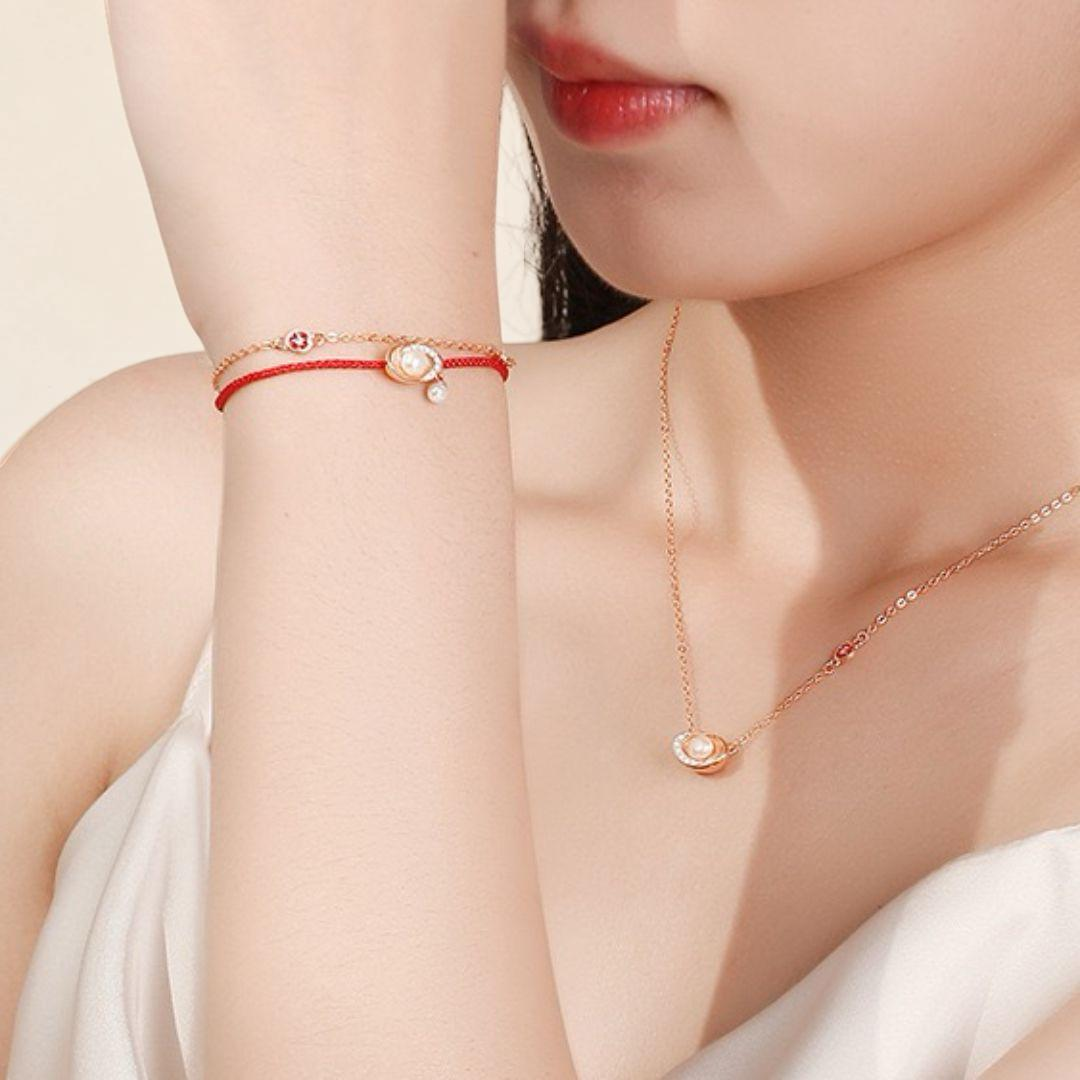 Bracelet Cordon Rouge et Perle – Trésor Marin, Argent Plaqué Or