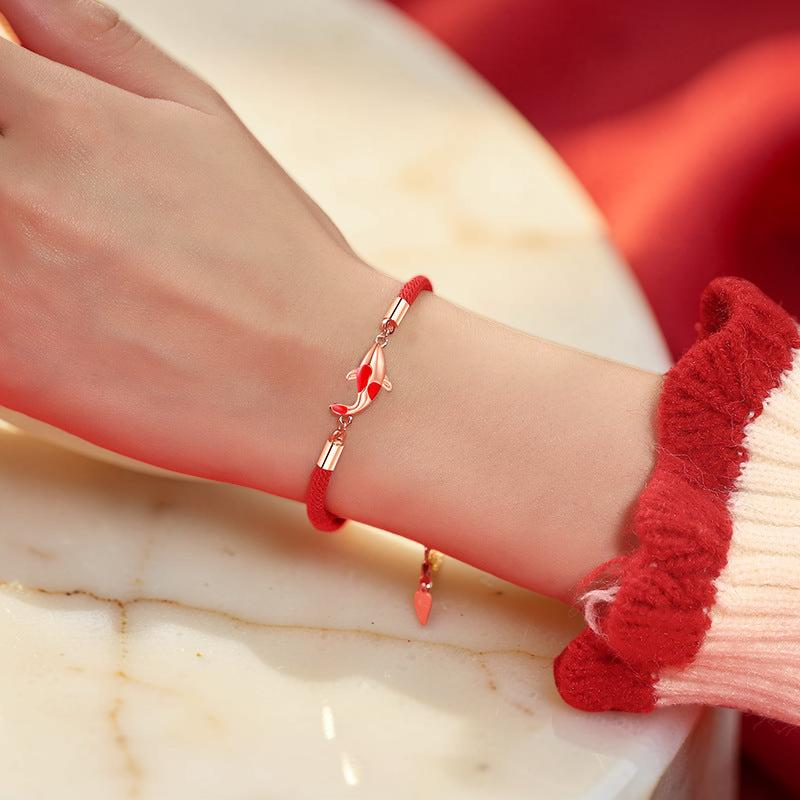 Bracelet Carpe Koï Fil Rouge – Bonheur et Persévérance