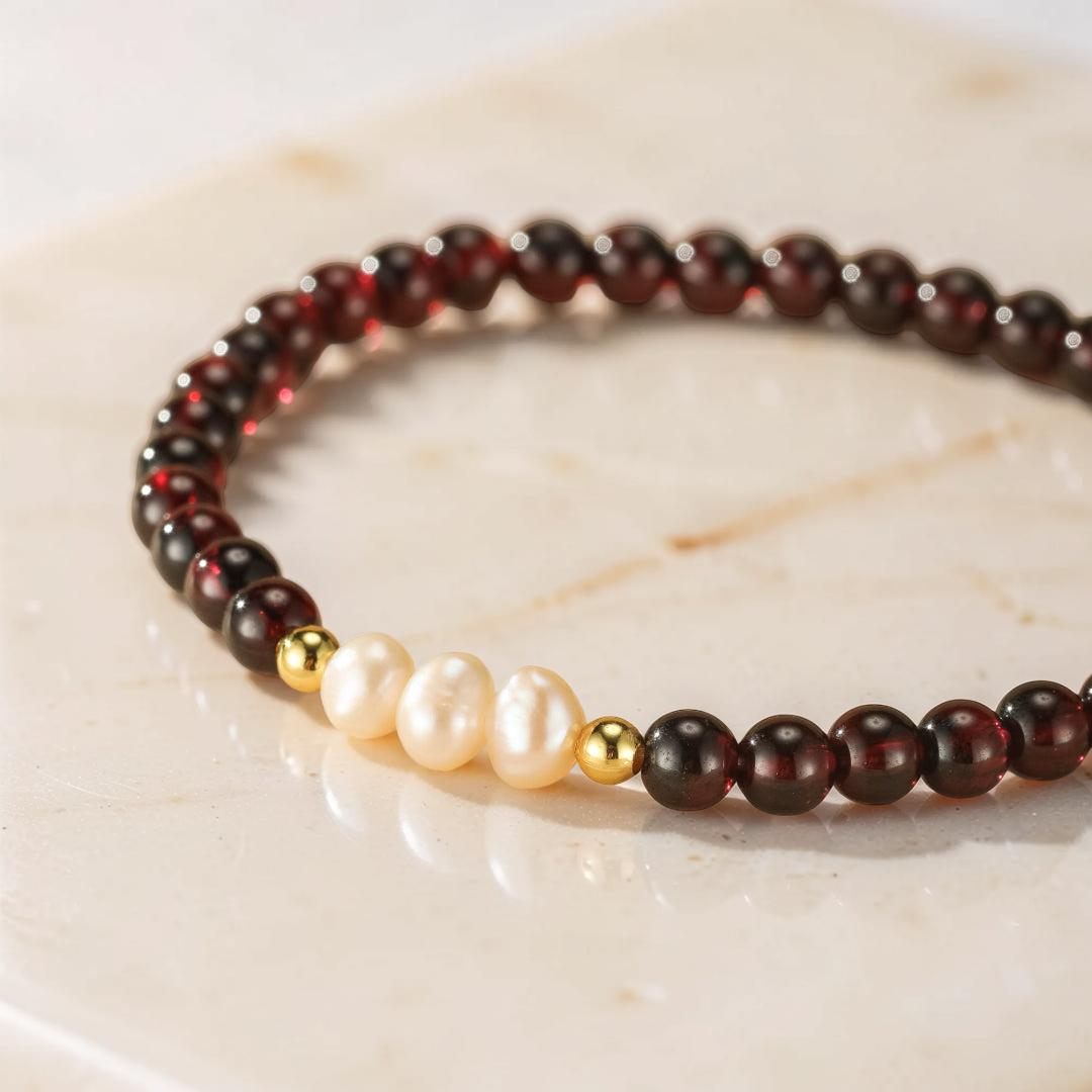 Bracelet Grenat et Perle – Murmures du Crépuscule, Or 14K Laminé