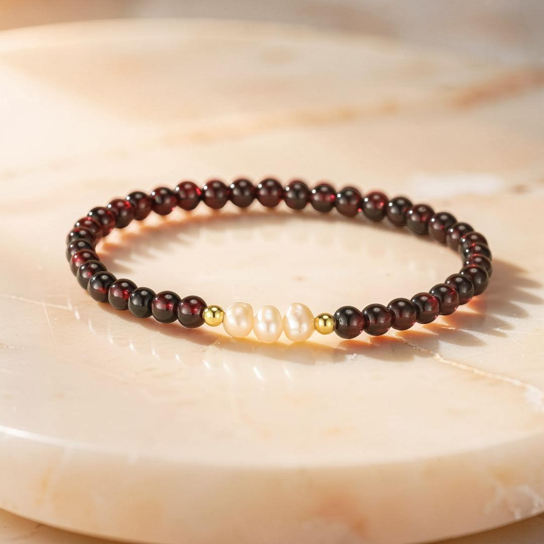 Bracelet Grenat et Perle – Murmures du Crépuscule, Or 14K Laminé
