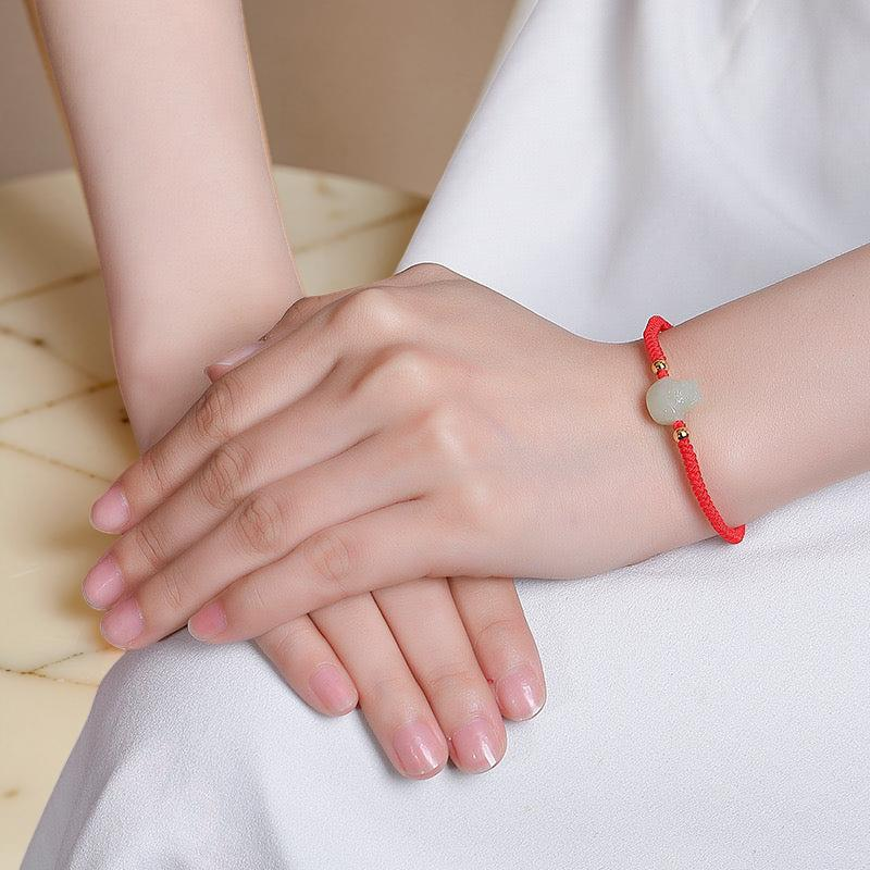 Bracelet Jade – Bébé Dragon, Fil Rouge