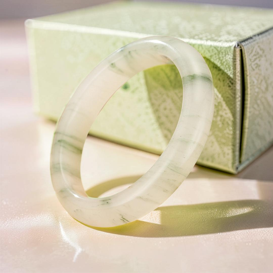 Bracelet Jonc Calcédoine – Éclat Vert Naturel