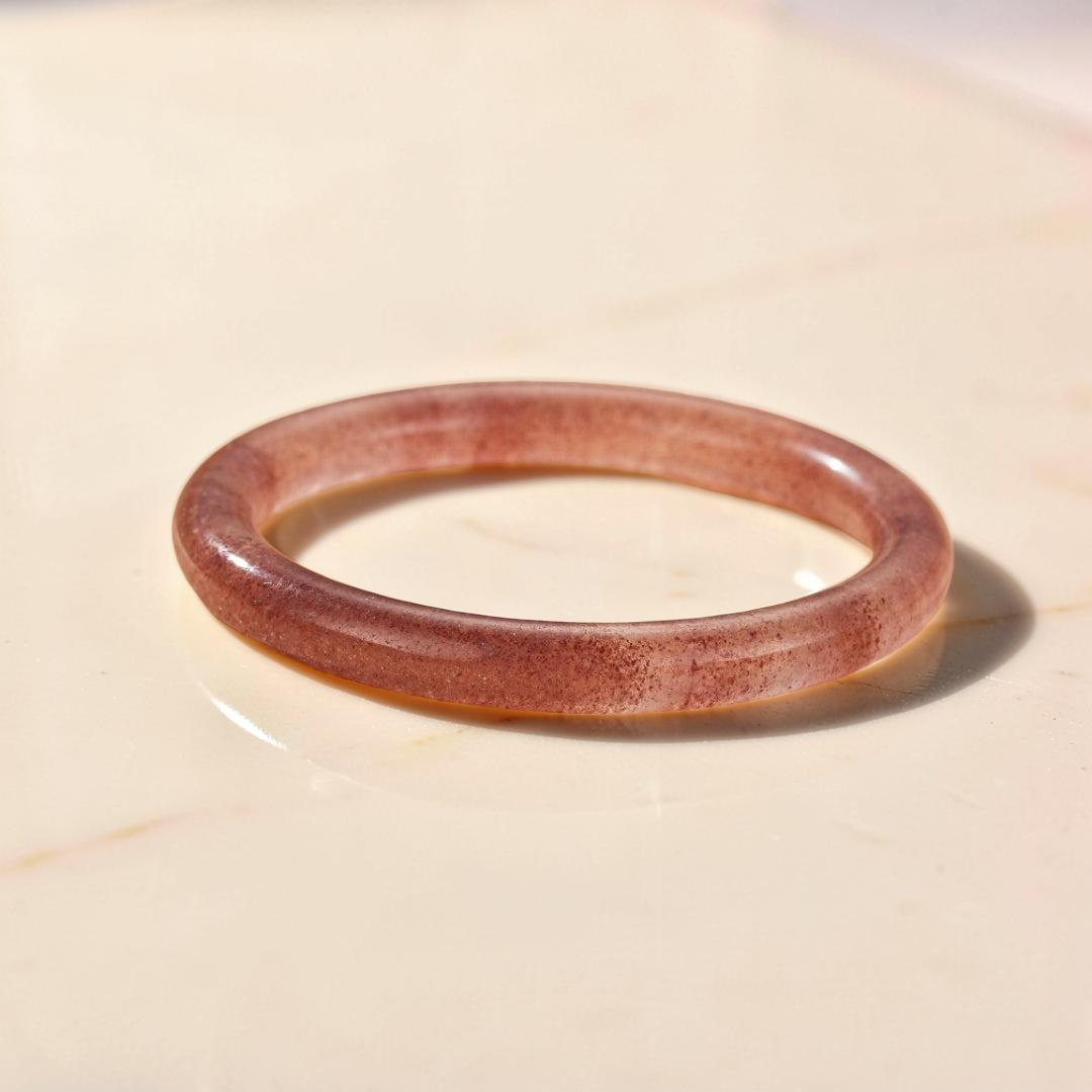 Bracelet Jonc Quartz Fraise – Douceur Radieuse
