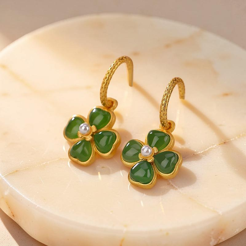 Boucles d'Oreilles Trèfle en Jade – Pure Chance, Argent Plaqué Or
