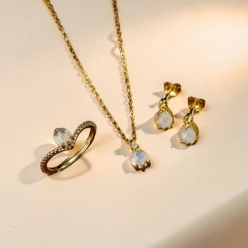 Boucles d'Oreilles Pierre de Lune – Goutte Lumineuse, Argent Plaqué Or