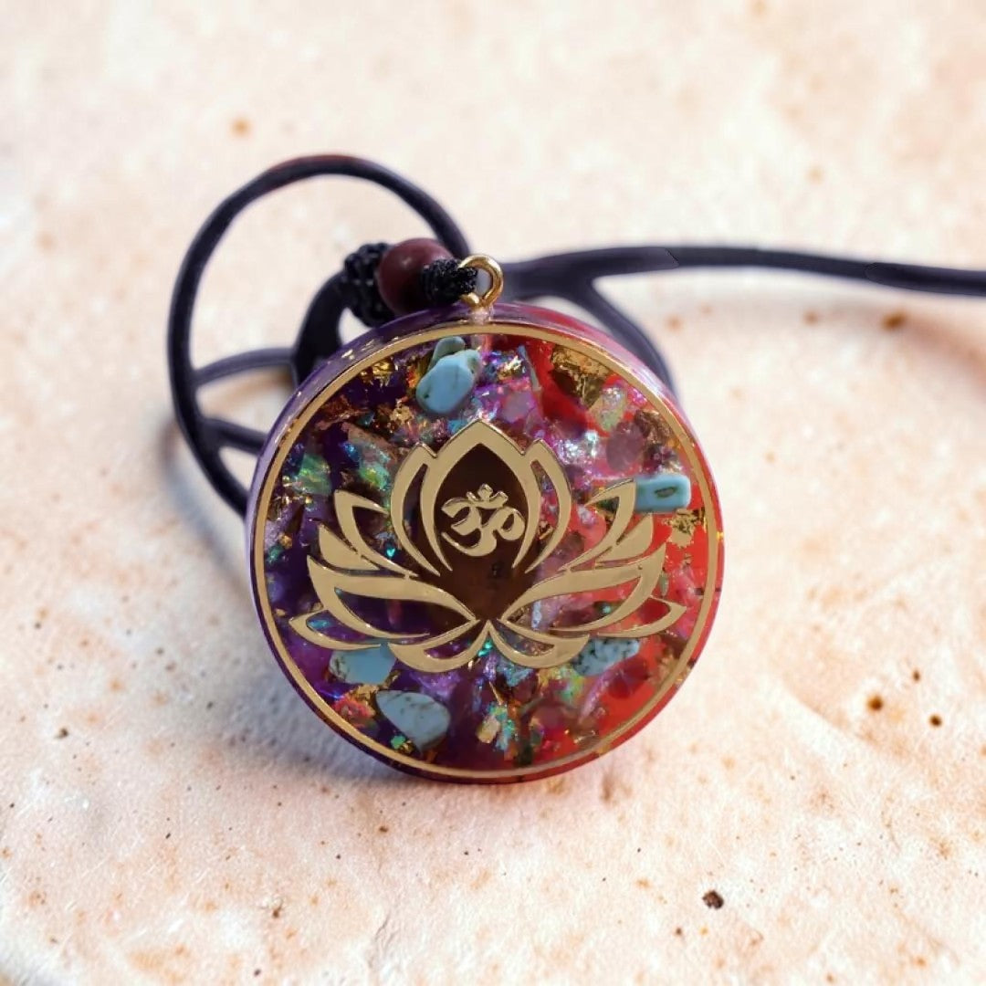 Pendentif Orgonite Lotus-Om en Turquoise & Oeil de Tigre