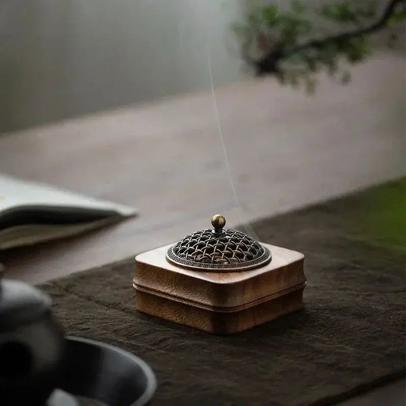 Brûleur d’Encens en Bois Massif et Laiton, Motif Tradition Zen