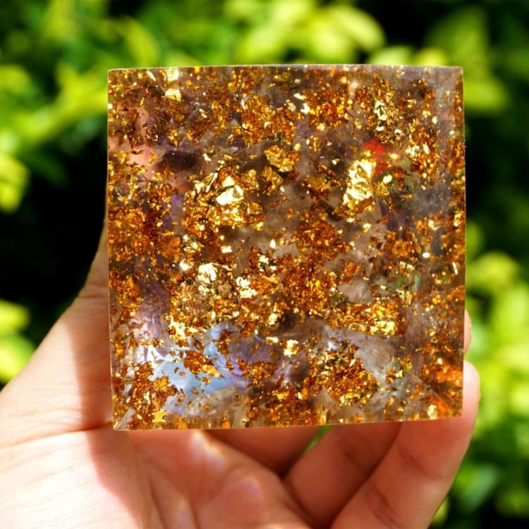 Pyramide du Zodiac en Orgonite de 10cm symbole du Capricorne