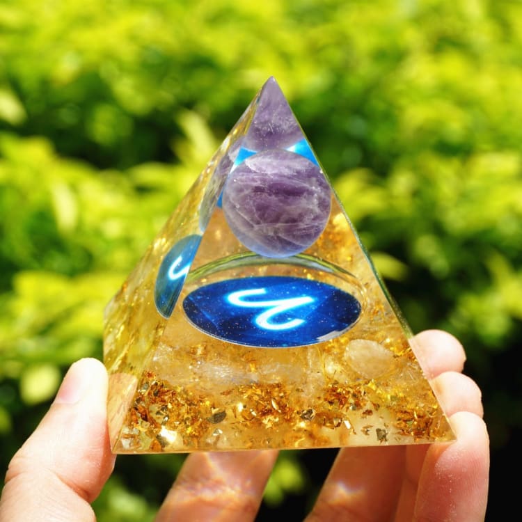 Pyramide du Zodiac en Orgonite et Améthyste de 10cm symbole du Bélier