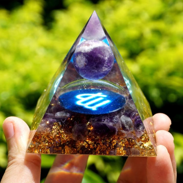 Pyramide du Zodiac en Orgonite et Citrine de 10cm symbole de la Vierge