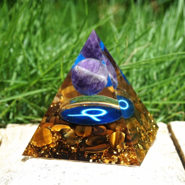 Pyramide du Zodiac en Orgonite et Oeil de Tigre de 10cm symbole du Taureau
