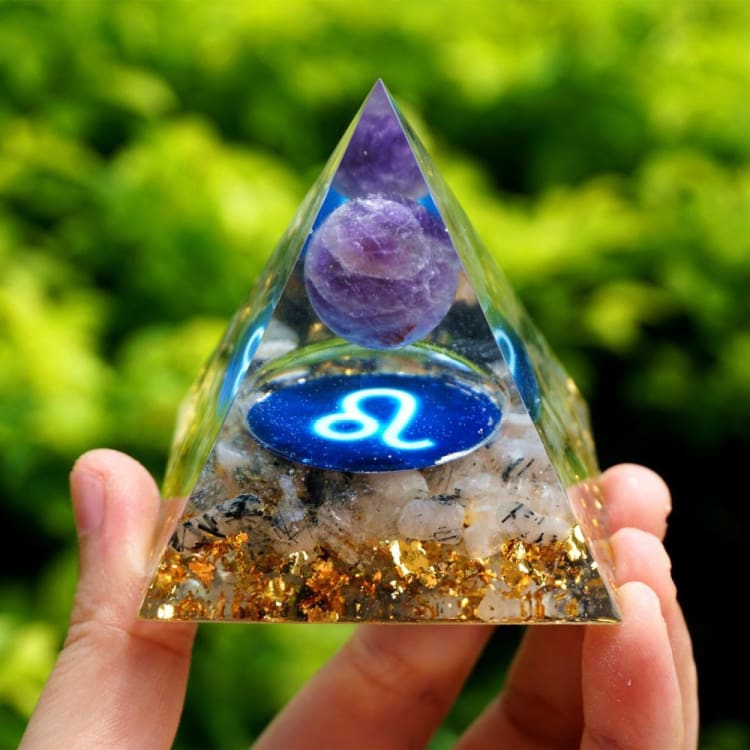 Pyramide du Zodiac en Orgonite et Quartz Rutile de 10cm symbole du Lion