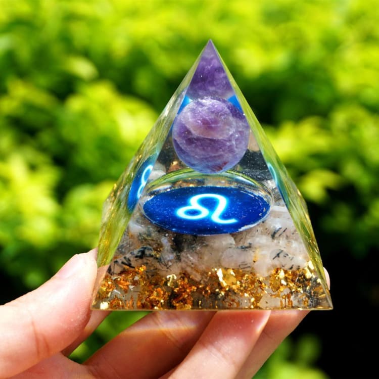 Pyramide du Zodiac en Orgonite et Quartz Rutile de 10cm symbole du Lion