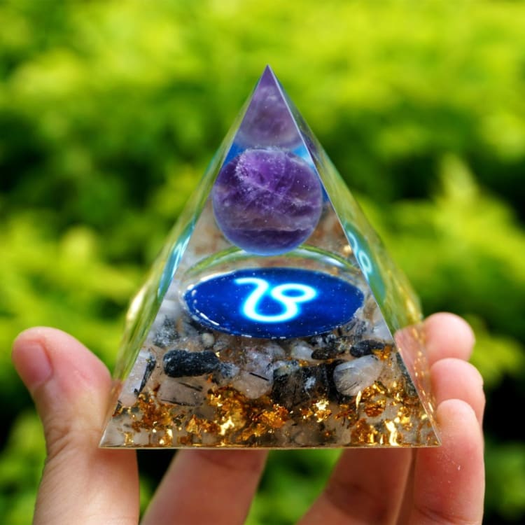 Pyramide du Zodiac en Orgonite et Quartz Rutile de 10cm symbole du Lion