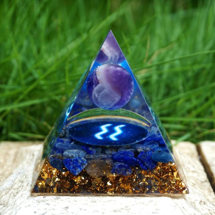 Pyramide du Zodiac en Orgonite et Sodalite de 10cm symbole du Verseau